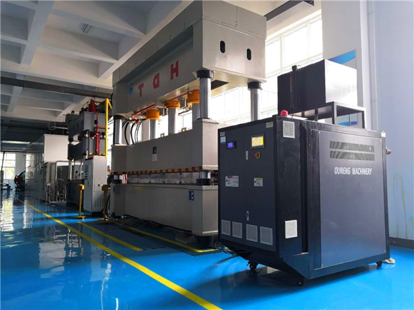 碳纖維模溫機(jī)